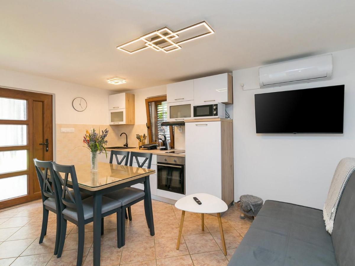 Apartman Lavanda New 2021 โปเรช ภายนอก รูปภาพ